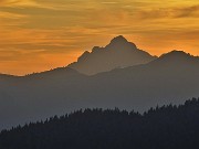 96 A conclusione della bella escursione zoom su splendido  tramonto in Grignetta